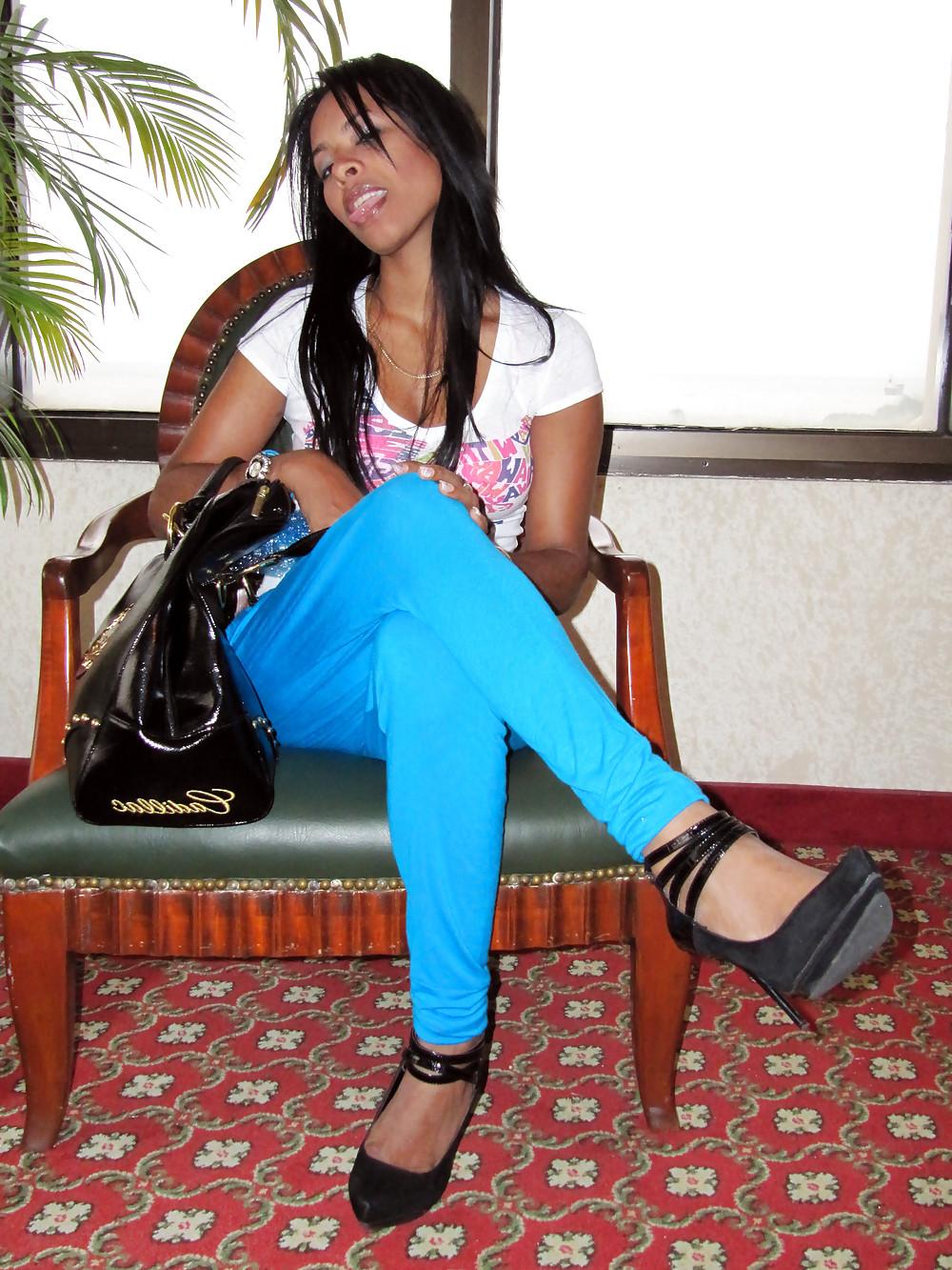 19P Sexy Hotel Poser