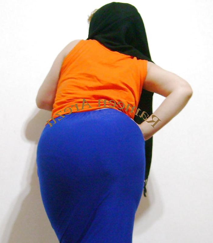 9P Arezu-Iranian sexi housewife with round ass
