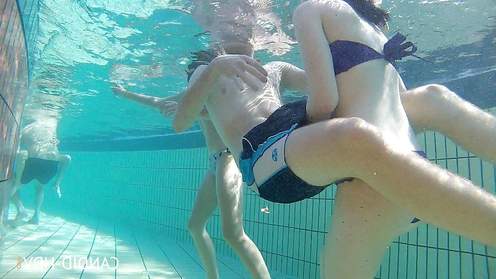 8P Underwater girls