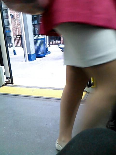 25P Voyeur - lovely thighs in white skirt