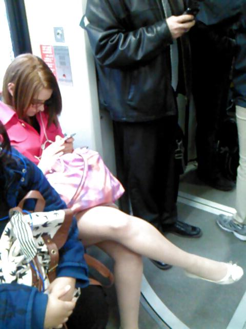 25P Voyeur - lovely thighs in white skirt