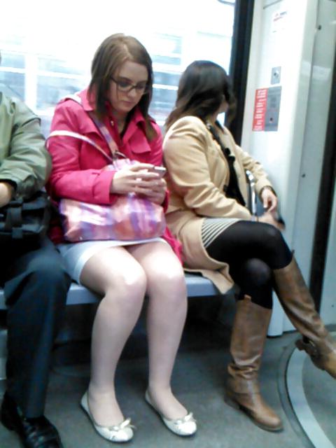 25P Voyeur - lovely thighs in white skirt