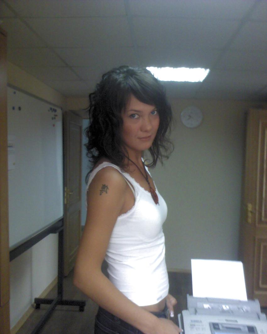 13P Perfect amateur brunette spreads her legs