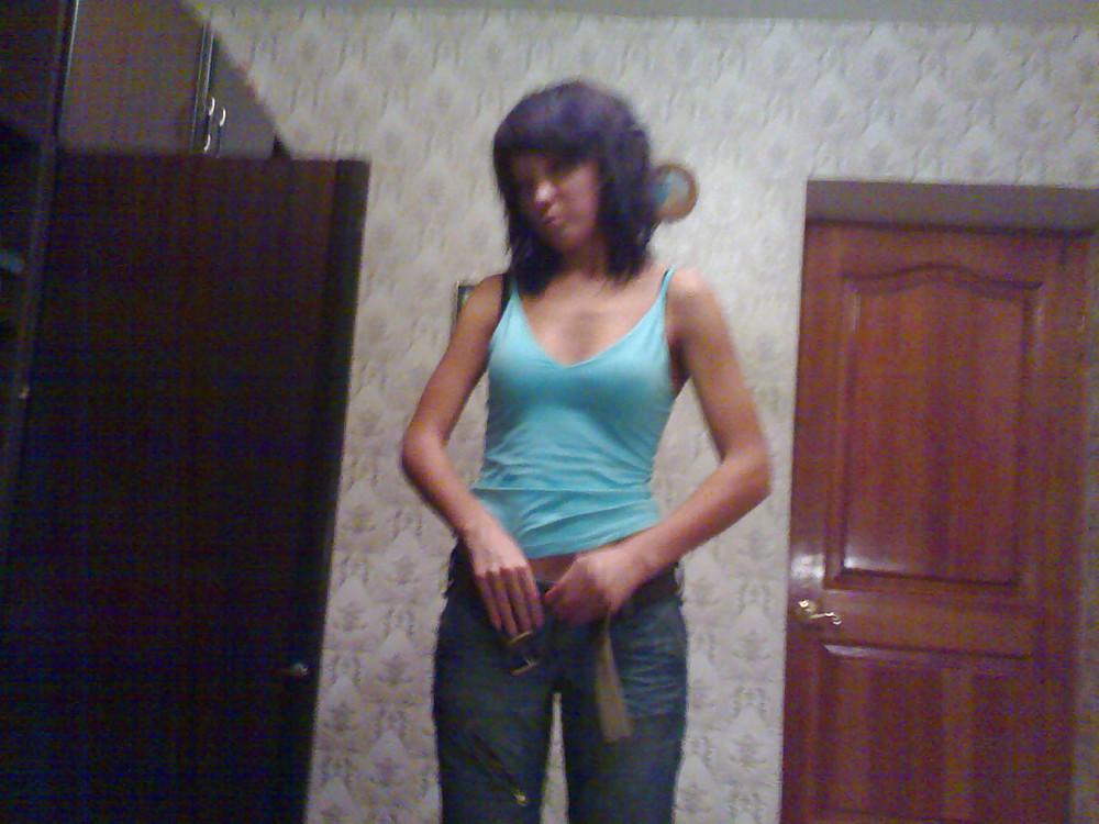 13P Perfect amateur brunette spreads her legs