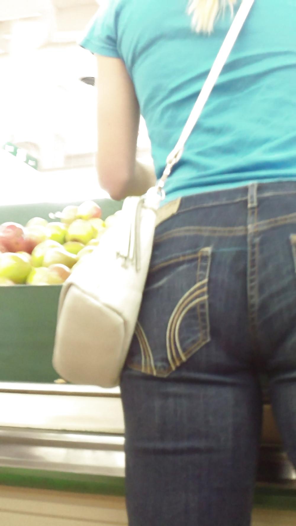25P Shopping for teen butts tits & ass at the market