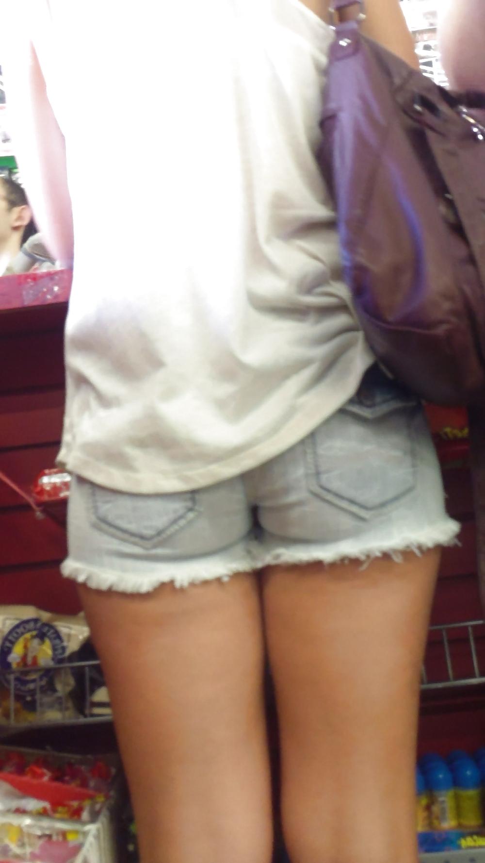 25P Shopping for teen butts tits & ass at the market