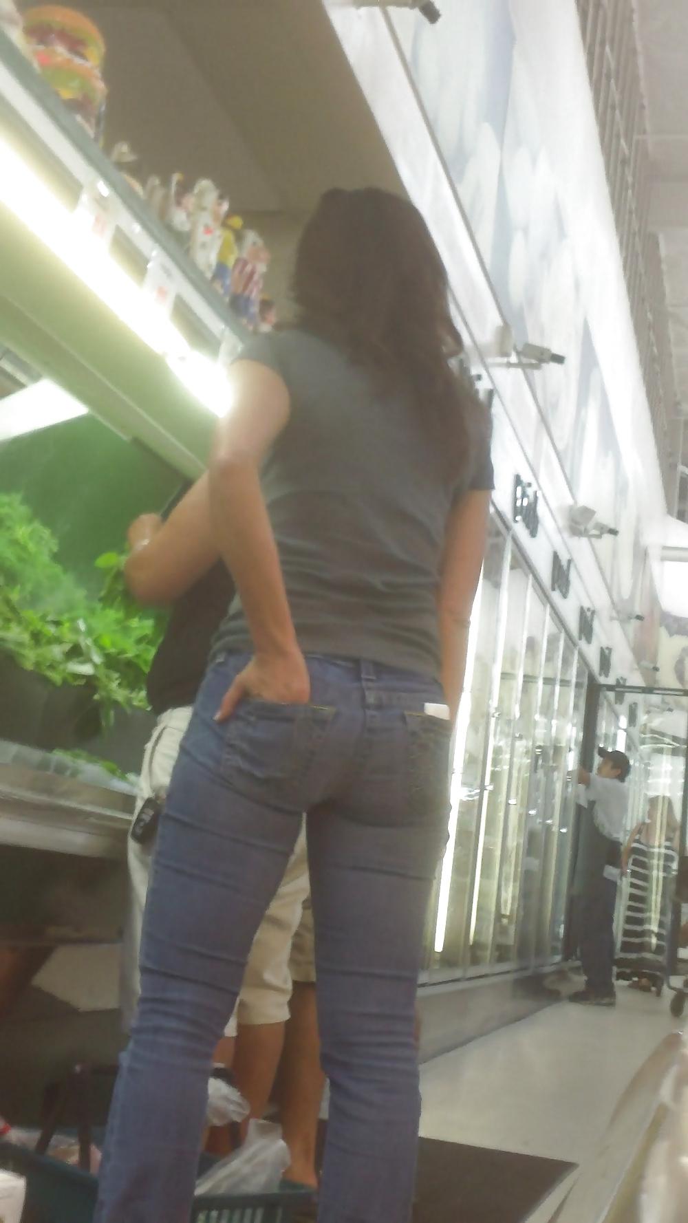 25P Shopping for teen butts tits & ass at the market
