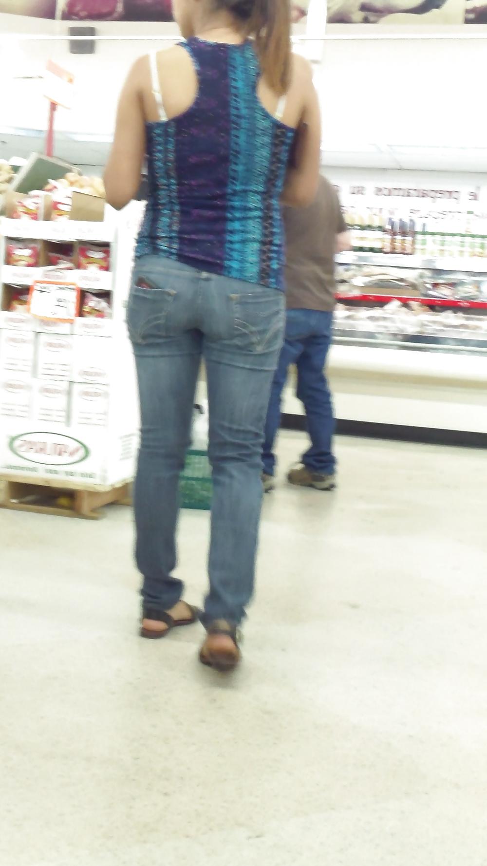 25P Shopping for teen butts tits & ass at the market