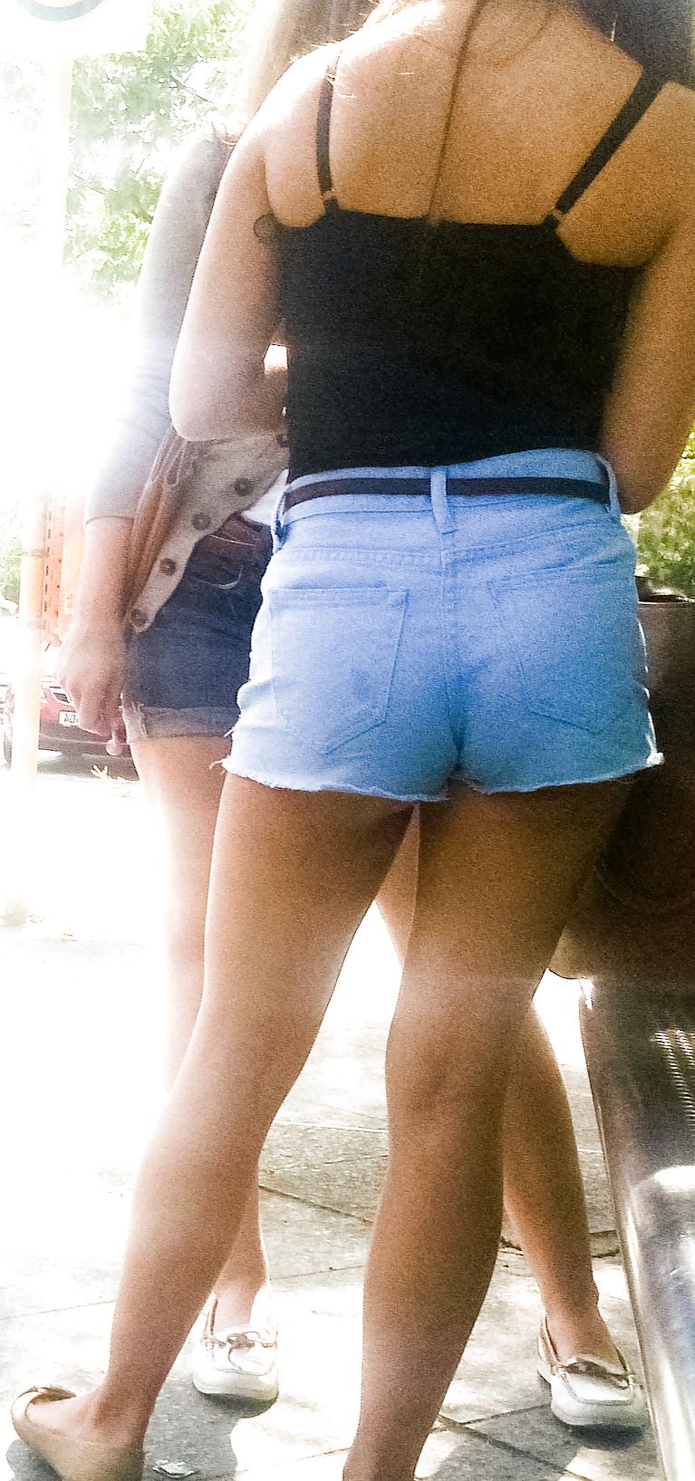 10P Berlin Candid Girls 01