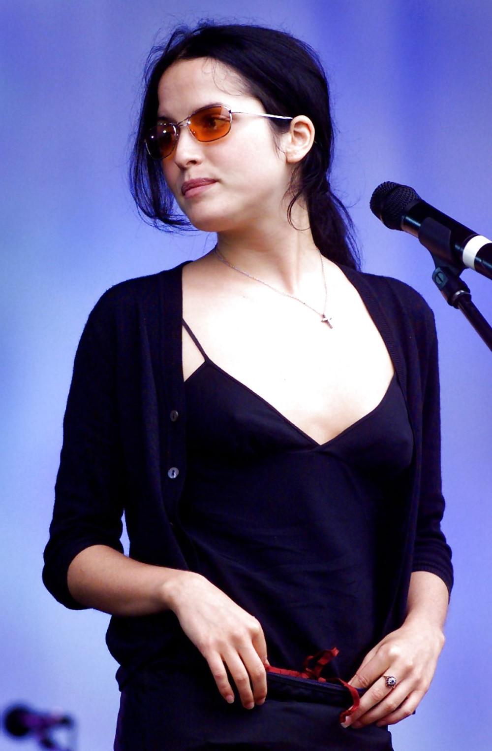 25P Enjoy truly the wolds most perfect celeb face Andrea Corr
