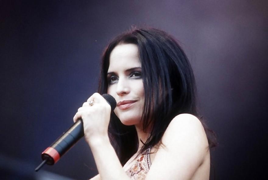 25P Enjoy truly the wolds most perfect celeb face Andrea Corr