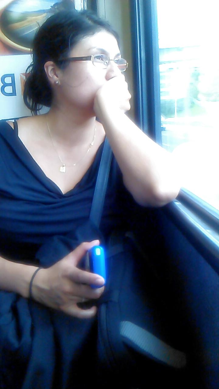 25P Voyeur upskirt - my kingdom for a flash of light!