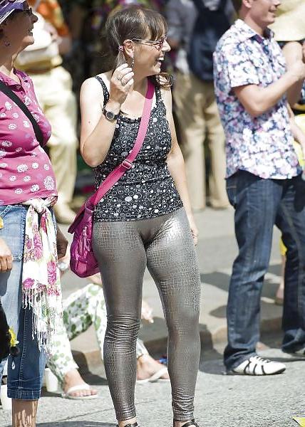 24P Fotze frisst Hose - cameltoe