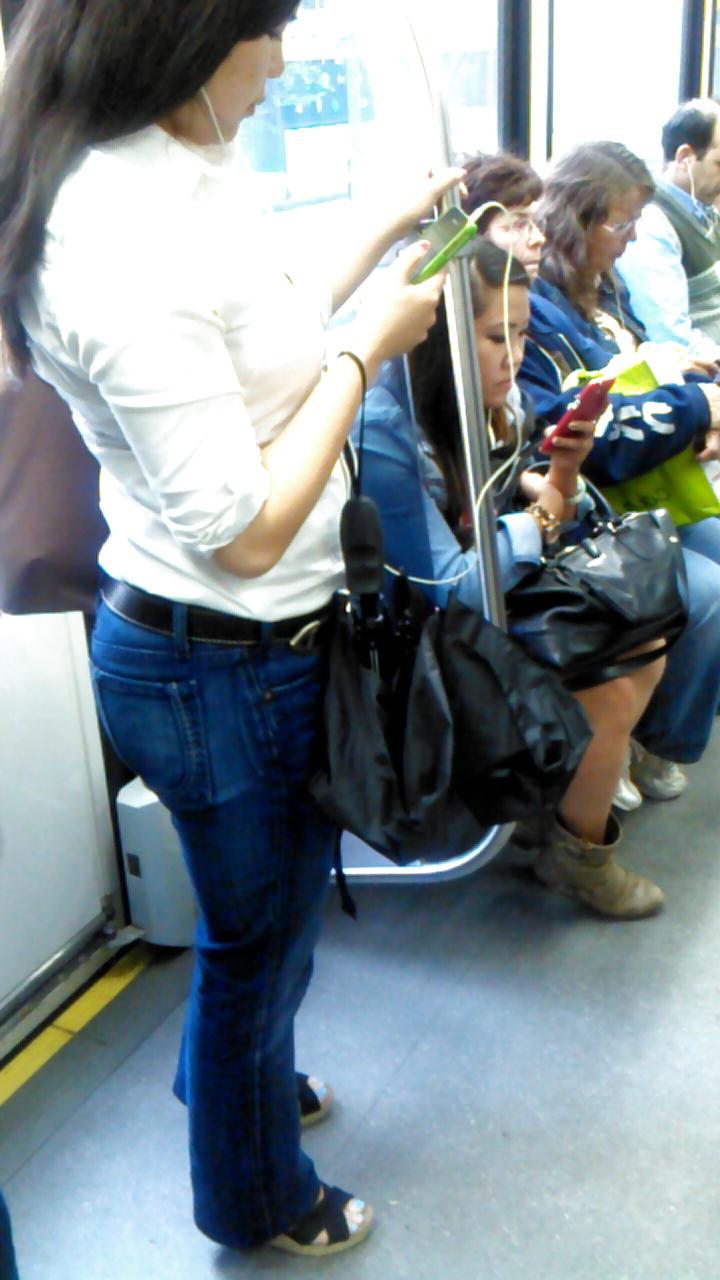7P Voyeur - BBW cleavage and asian girl with loose blouse.