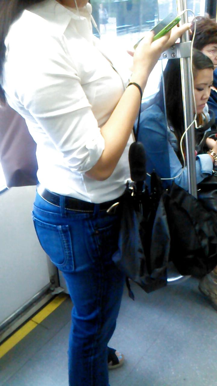 7P Voyeur - BBW cleavage and asian girl with loose blouse.