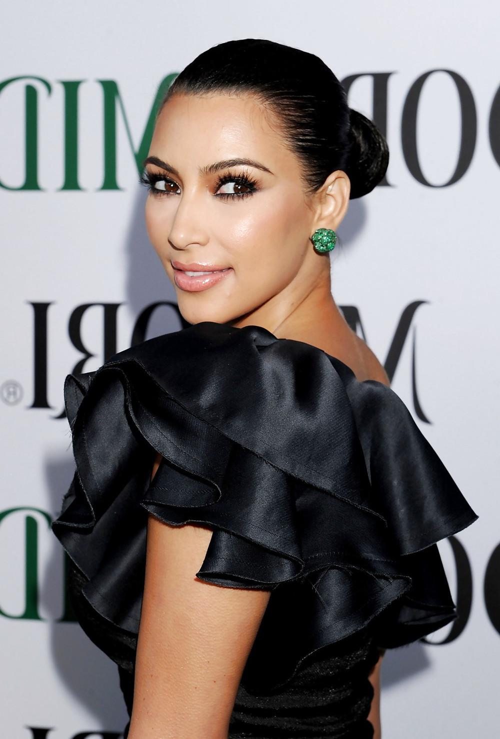 25P Kim Kardashian Midori Melon Liqueur Trunk Show
