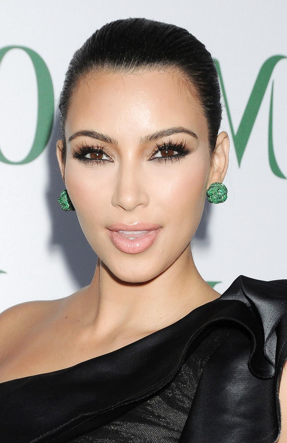 25P Kim Kardashian Midori Melon Liqueur Trunk Show