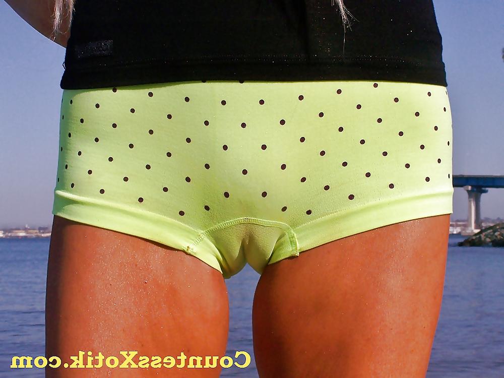 8P Camel toe