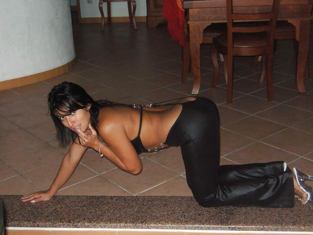 20P GF shows her perfect ass and hot wet pink pussy