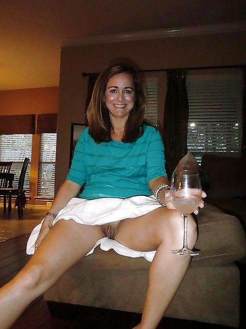 18P Single Milfs at Home -93-