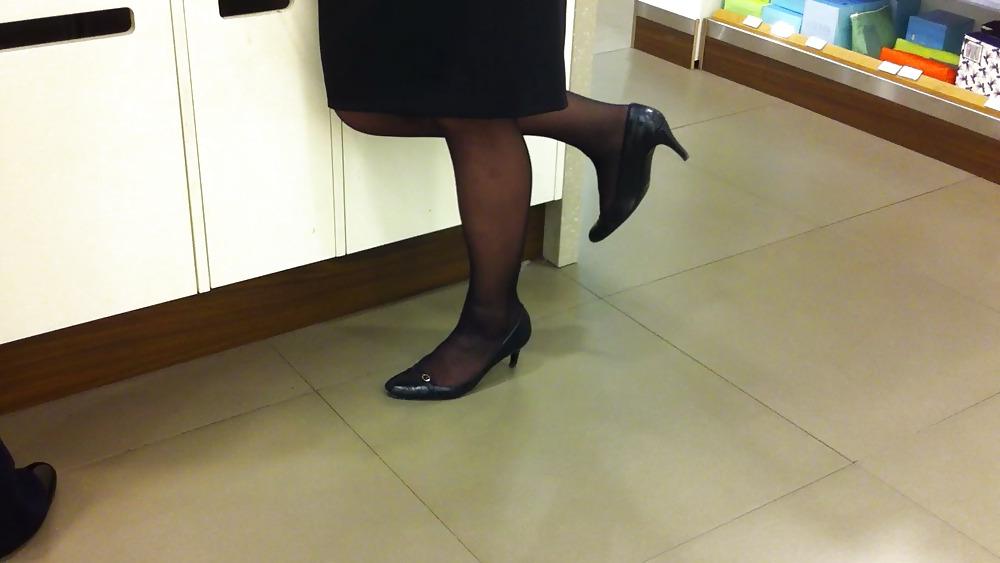 8P Milf store supervisor leg voyeur