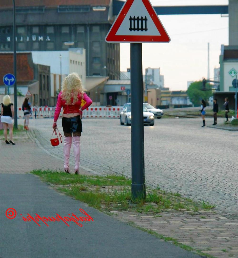 10P Transvestite hooker streetwork