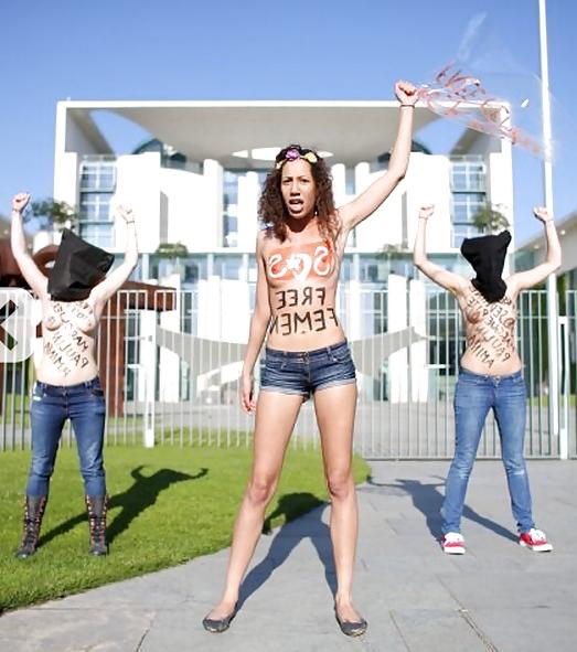 22P Femen Berlin 1xHot 1xMatterOfTaste 1xUgly