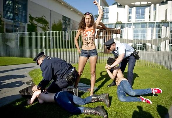 22P Femen Berlin 1xHot 1xMatterOfTaste 1xUgly