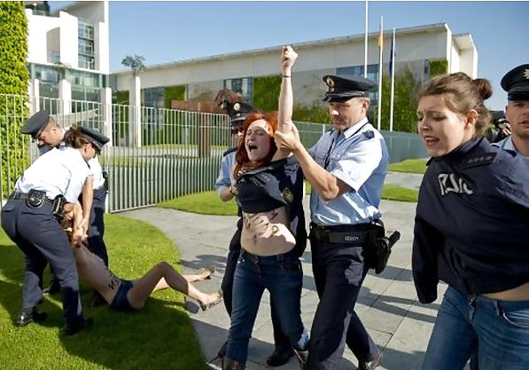 22P Femen Berlin 1xHot 1xMatterOfTaste 1xUgly