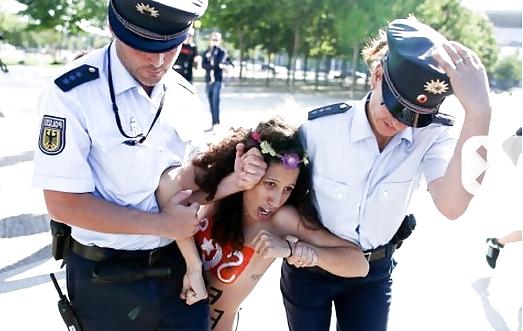 22P Femen Berlin 1xHot 1xMatterOfTaste 1xUgly