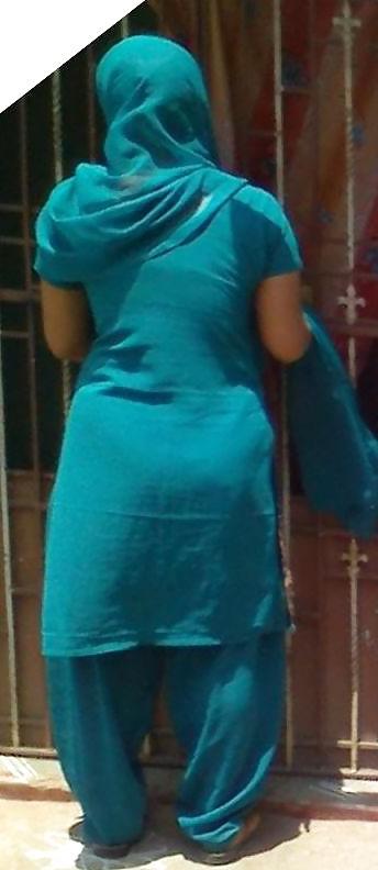 6P Indian Aunty Bend Over Ass in Saree