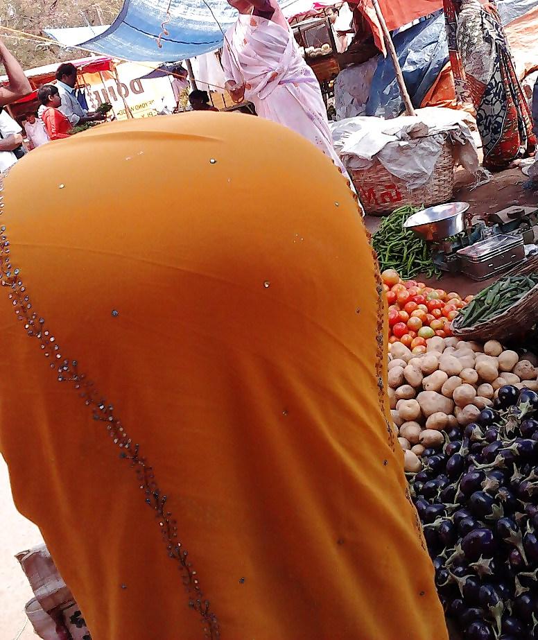 6P Indian Aunty Bend Over Ass in Saree