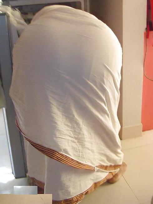 6P Indian Aunty Bend Over Ass in Saree