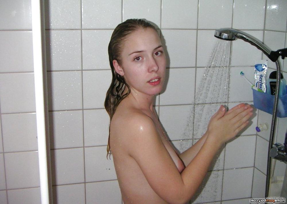 19P Wet and nude for the cam