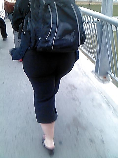 25P Voyeur - more beauties on transit.