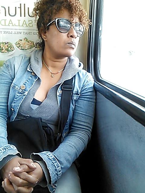 25P Voyeur - more beauties on transit.