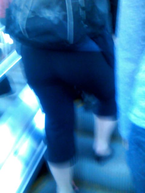 25P Voyeur - more beauties on transit.