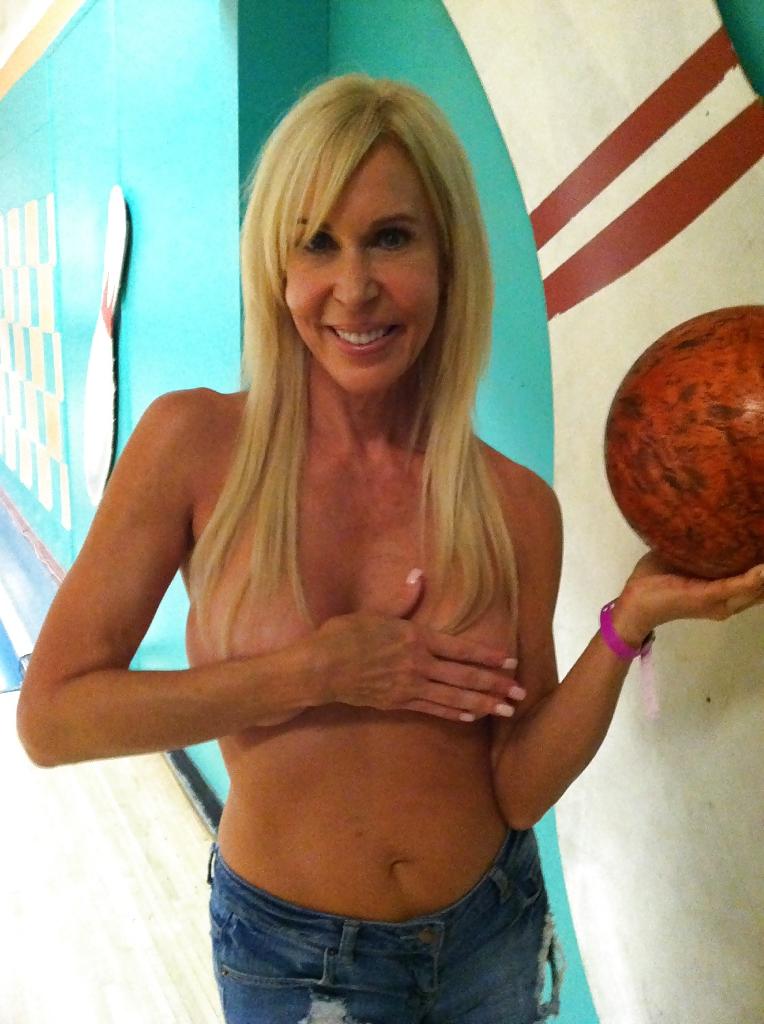 25P Erica Lauren-Perfect Mature Babe