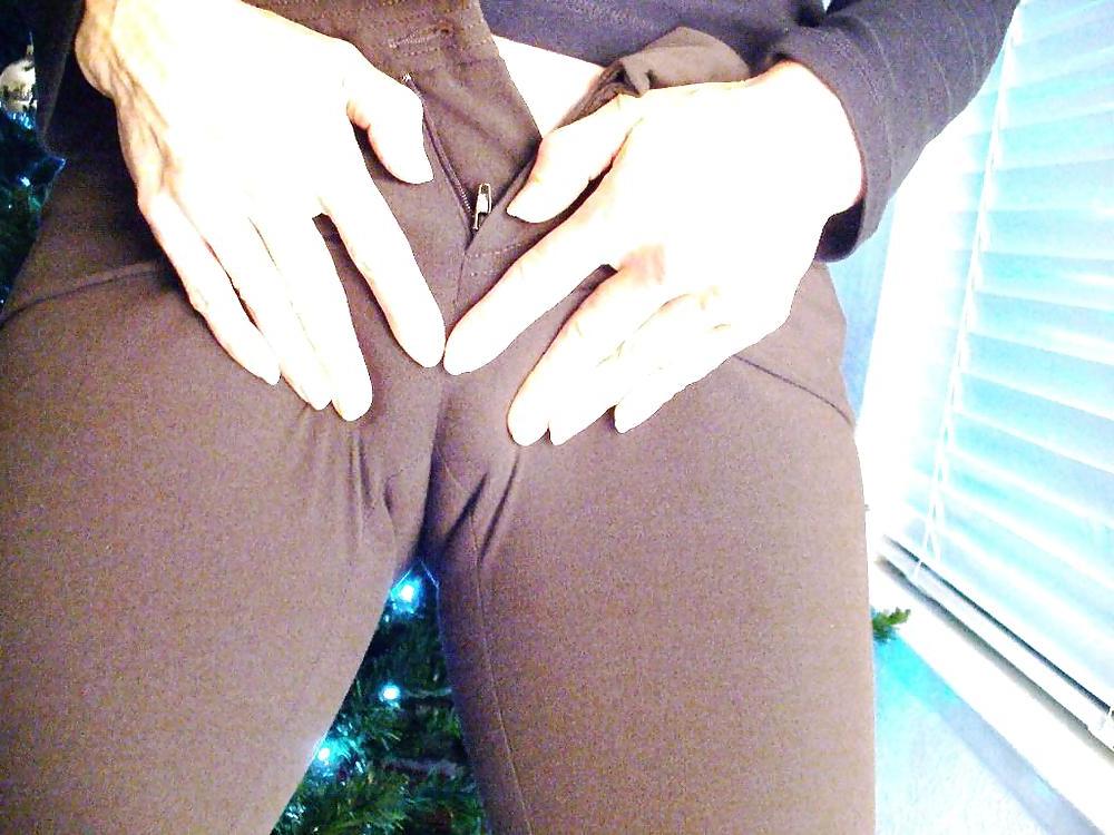 24P Fotze frisst Hose - cameltoe