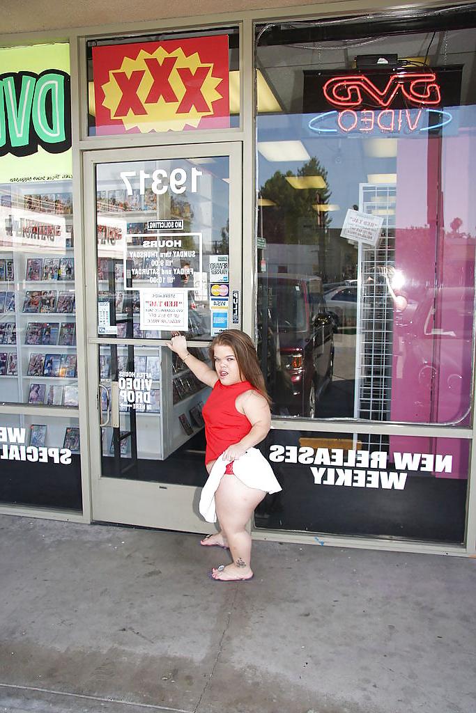 25P Midget Pornstar 36