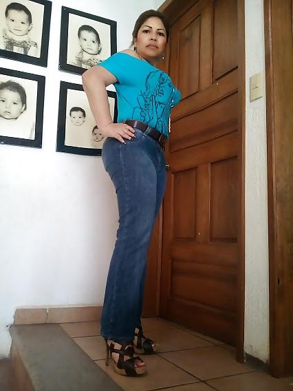 25P Gorgeous cougar latina