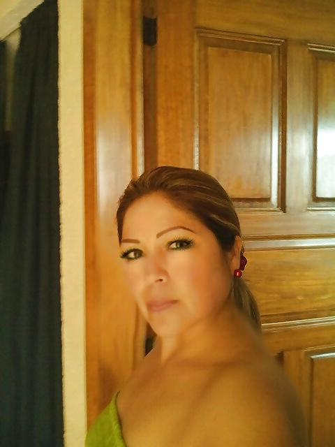 25P Gorgeous cougar latina