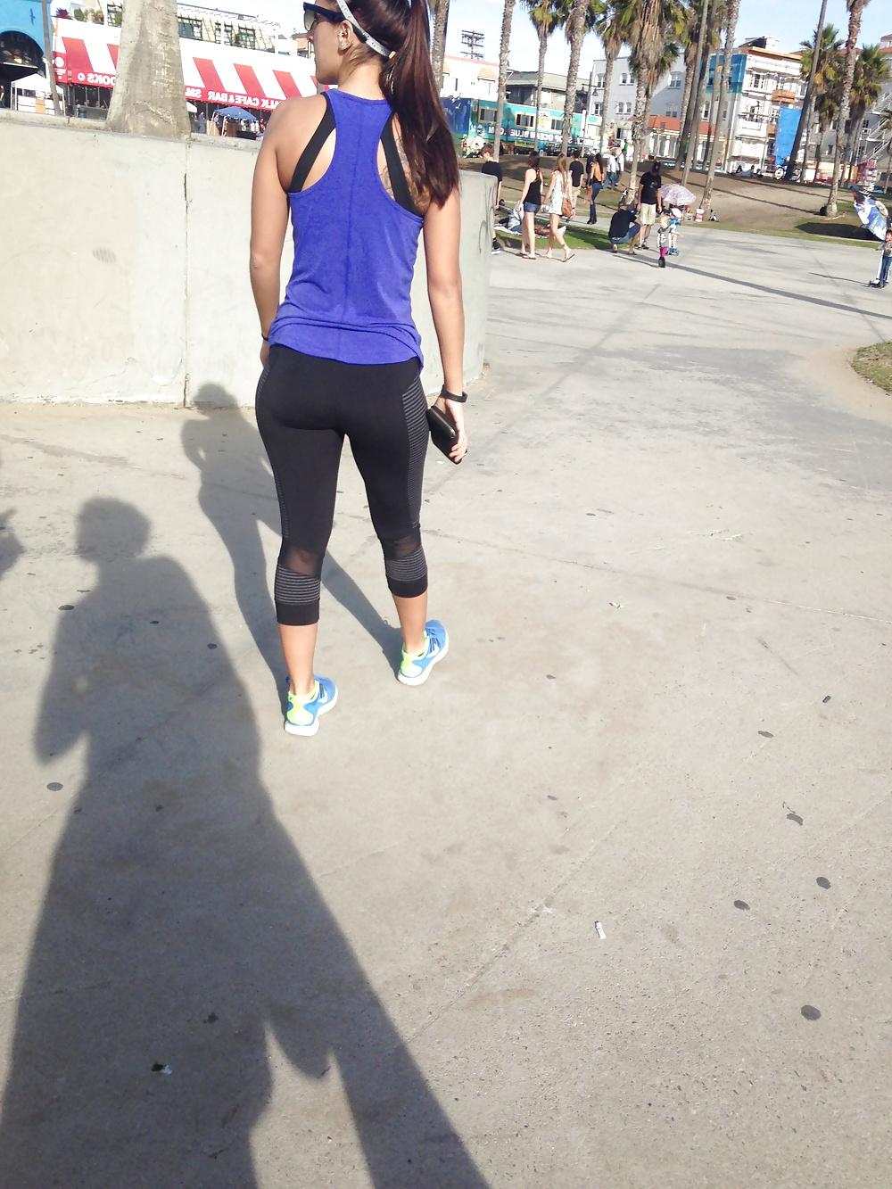 14P Thick athletic babe in black yoga pants