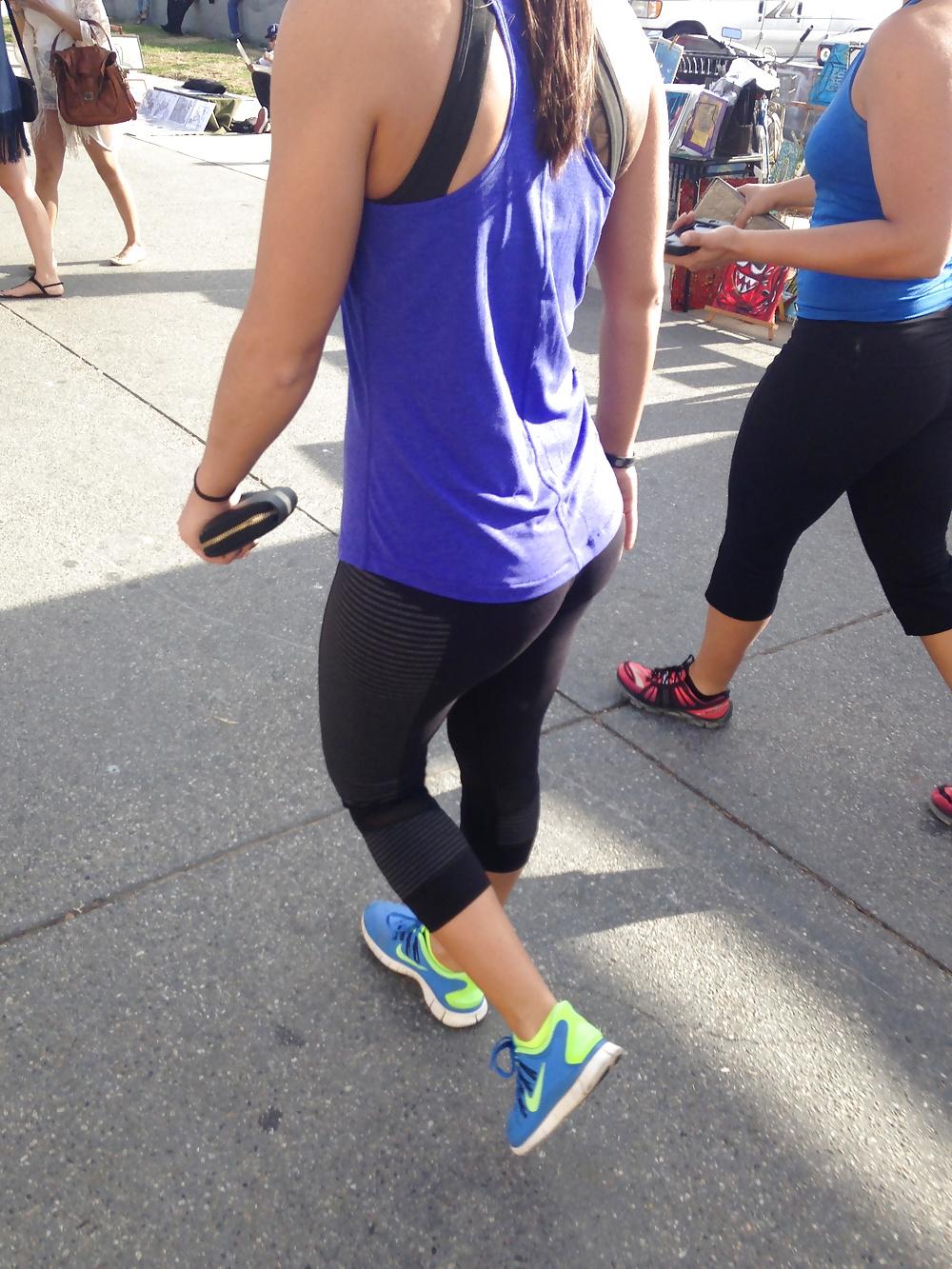 14P Thick athletic babe in black yoga pants