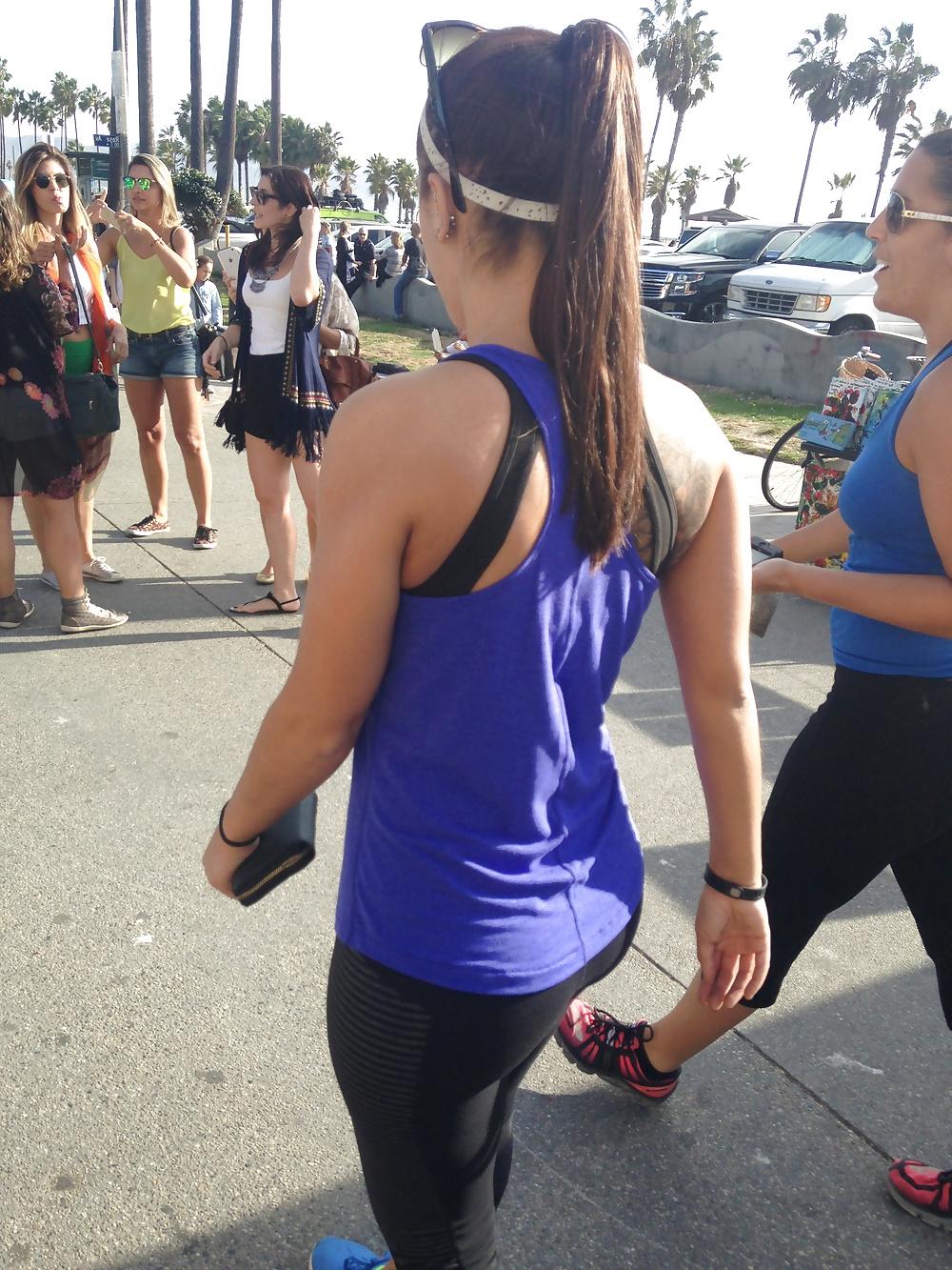 14P Thick athletic babe in black yoga pants