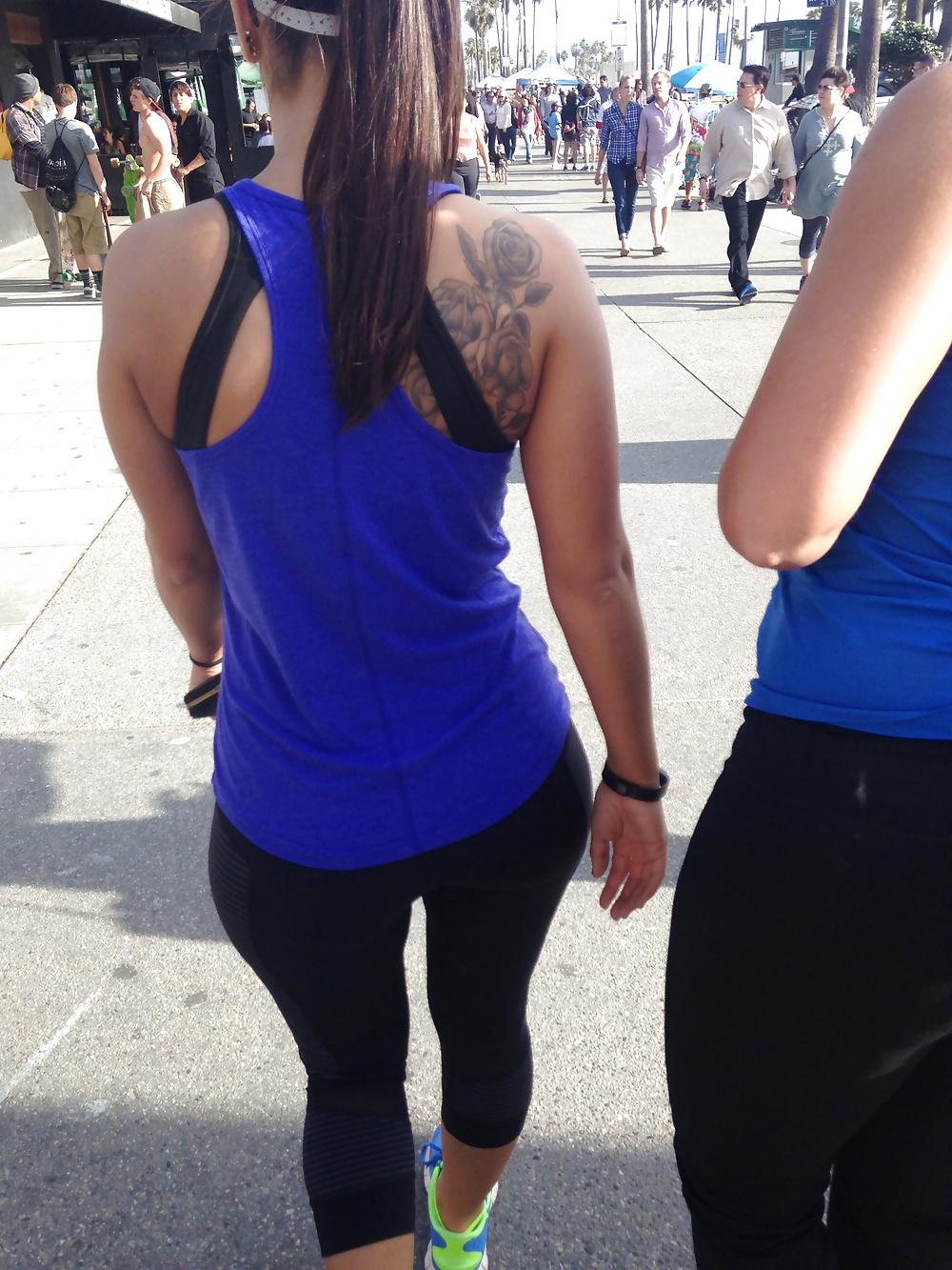 14P Thick athletic babe in black yoga pants