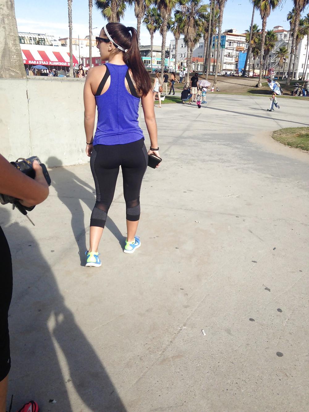 14P Thick athletic babe in black yoga pants