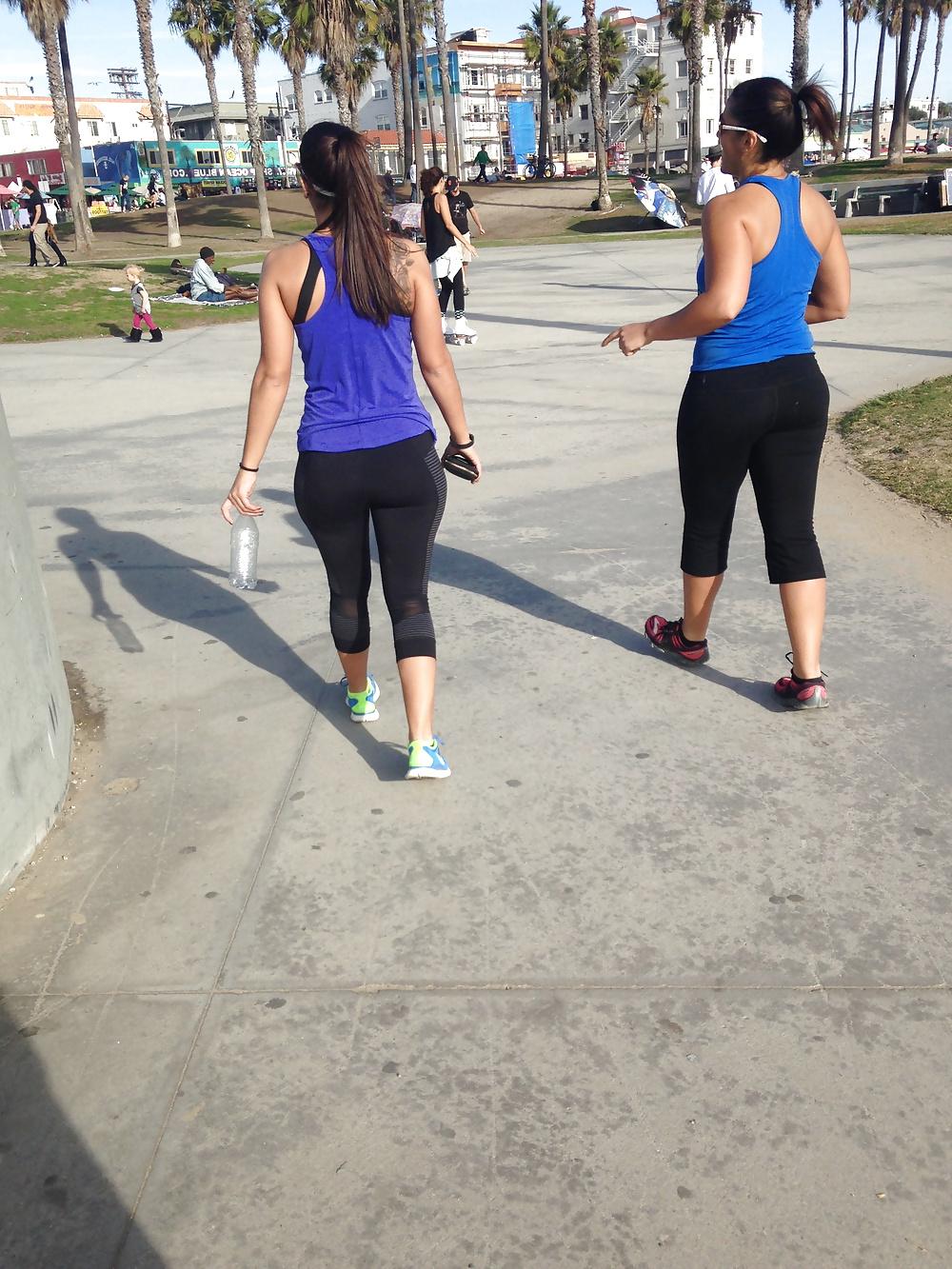 14P Thick athletic babe in black yoga pants