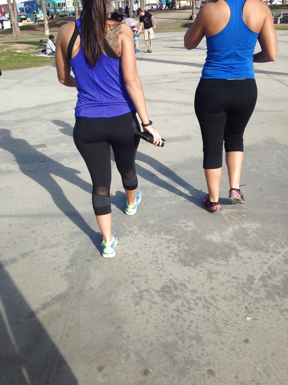 14P Thick athletic babe in black yoga pants
