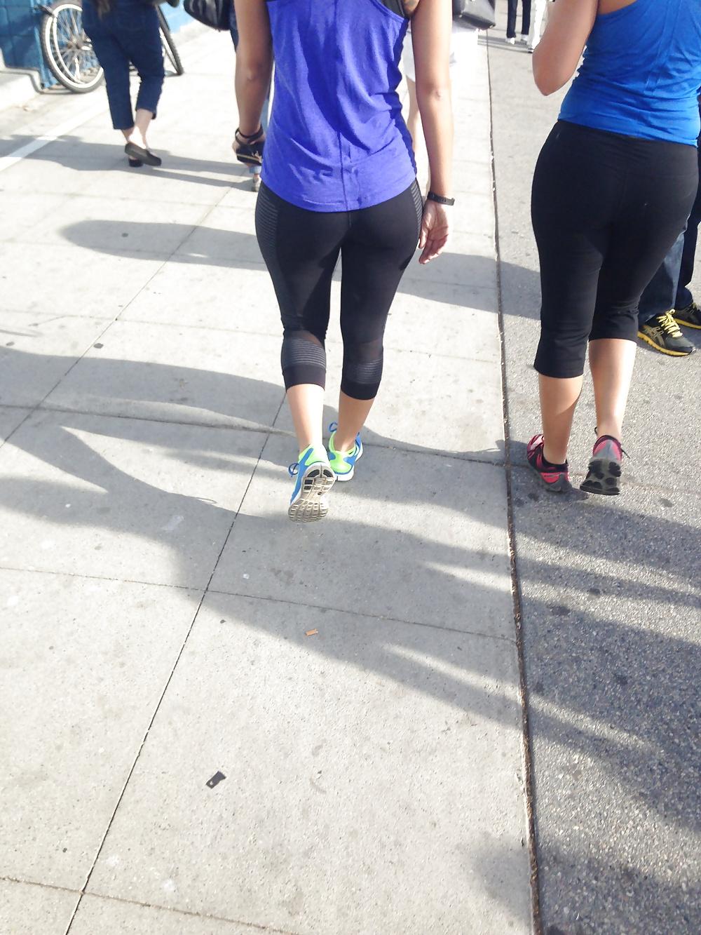14P Thick athletic babe in black yoga pants